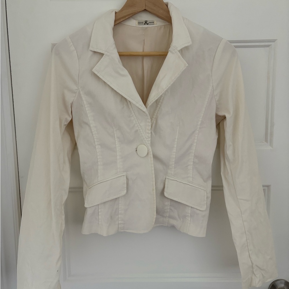 Abrand Cream Blazer with Notched Lapels and Structured Shoulders